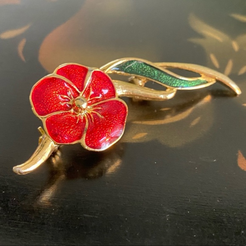 Vintage Hibiscus Flower Floral Women’s Red Green Enamel Gold Tone Brooch Pin